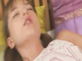 Женя отодвинула трусики и погладила бритый лобок