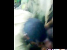 Африканская групповушка на природе